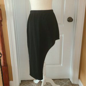 Asymmetrical skirt.